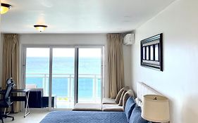 Maho Beach House - Grand Studio - Oceanview Suite