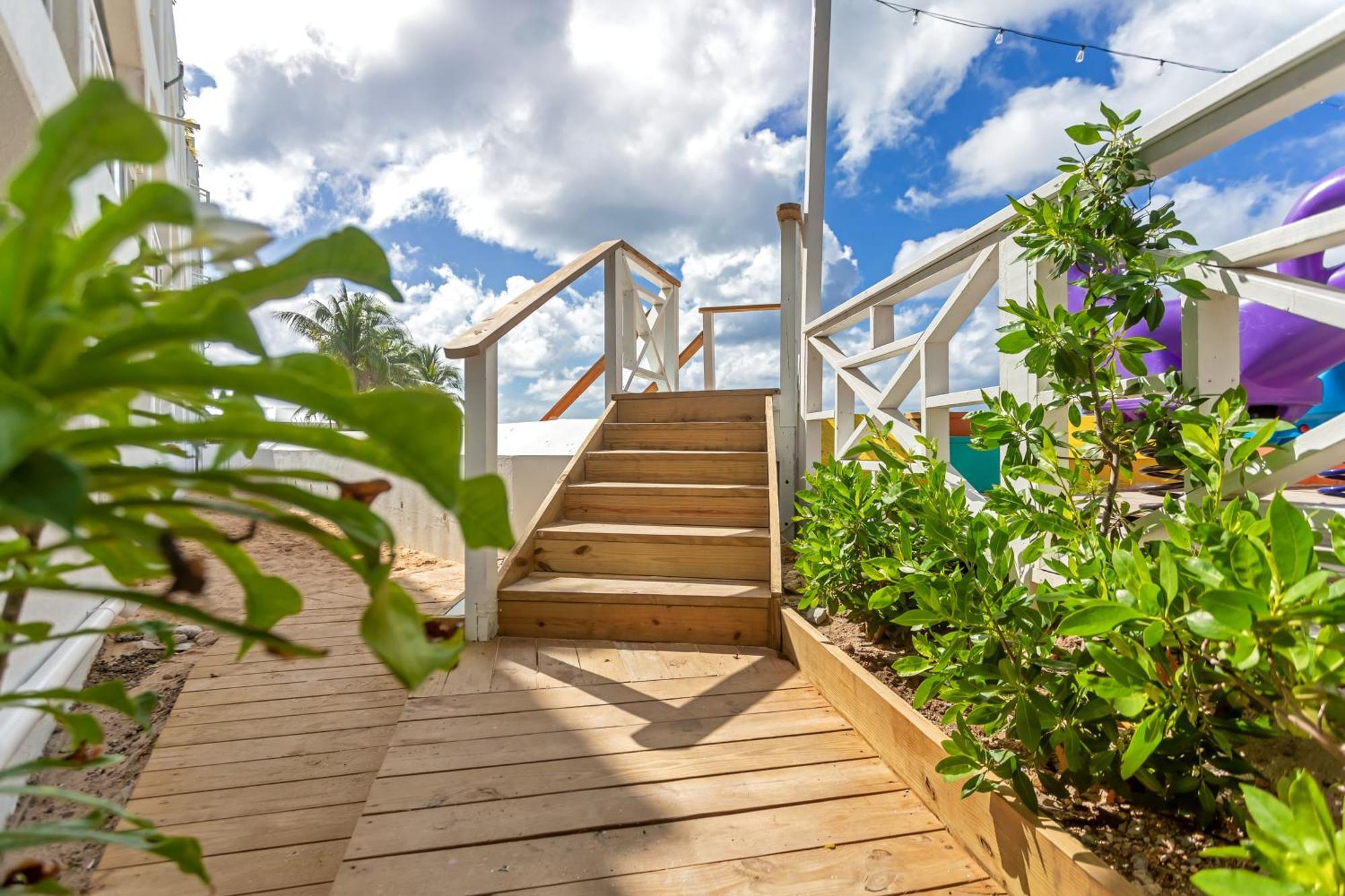 Maho Beach House - Grand Studio - Oceanview Suite Exterior photo